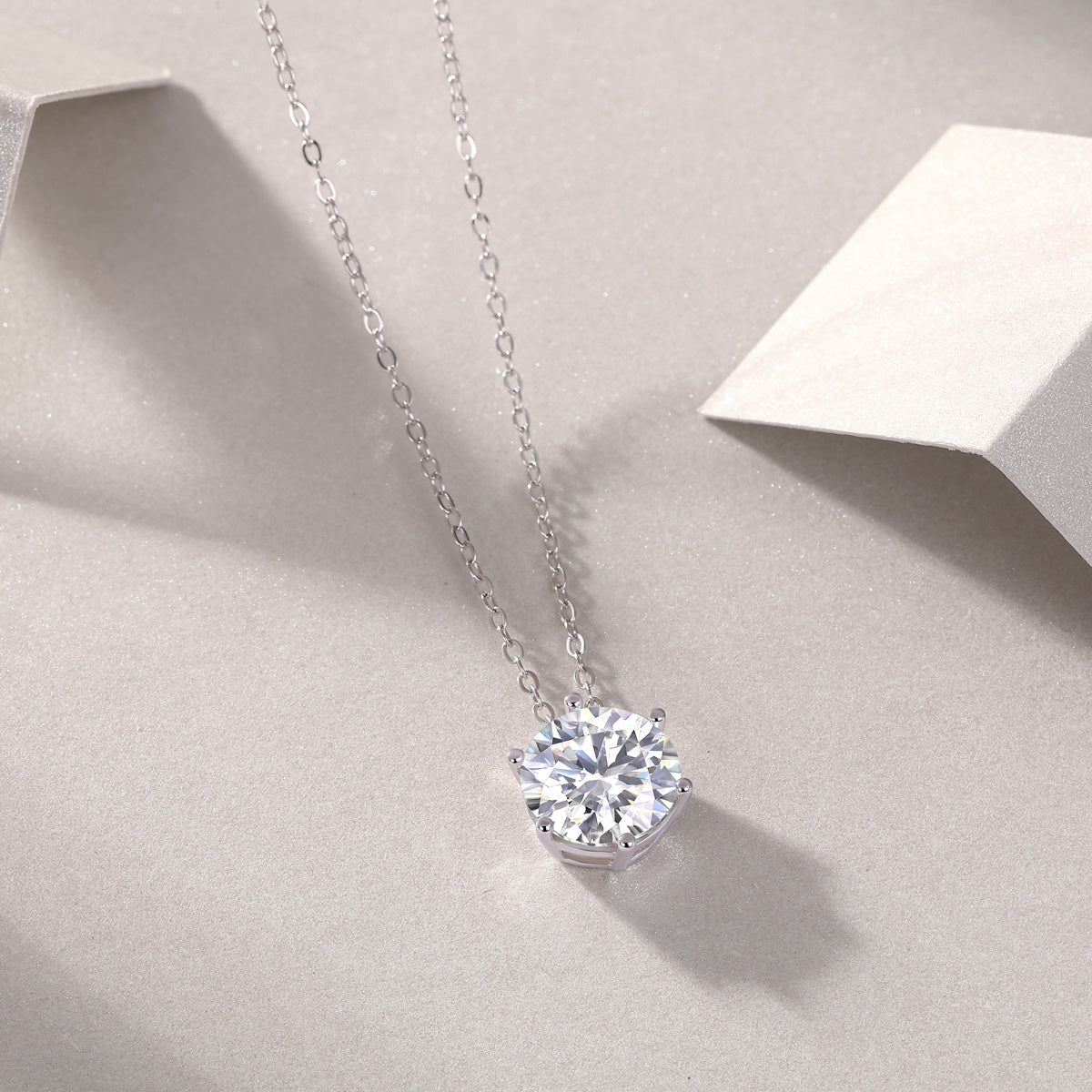 Afternoon Rose - A Fashionable And Luxurious Diamond Jewelry Pendant Set With 1-carat, 2-carat And 3-carat Moissanite S925 Sterling Silver And Platinum Plating