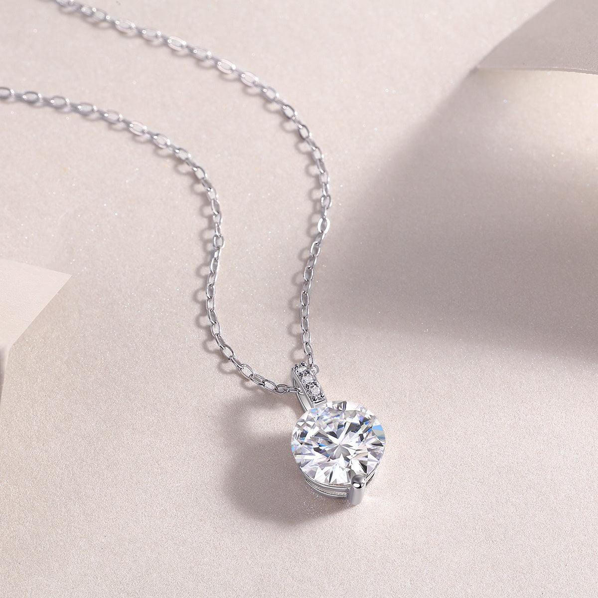 A Lifetime Of Brilliance - A Fashionable And Luxurious Diamond Jewelry Pendant Set With 2-carat Moissanite S925 Sterling Silver And Platinum Plating