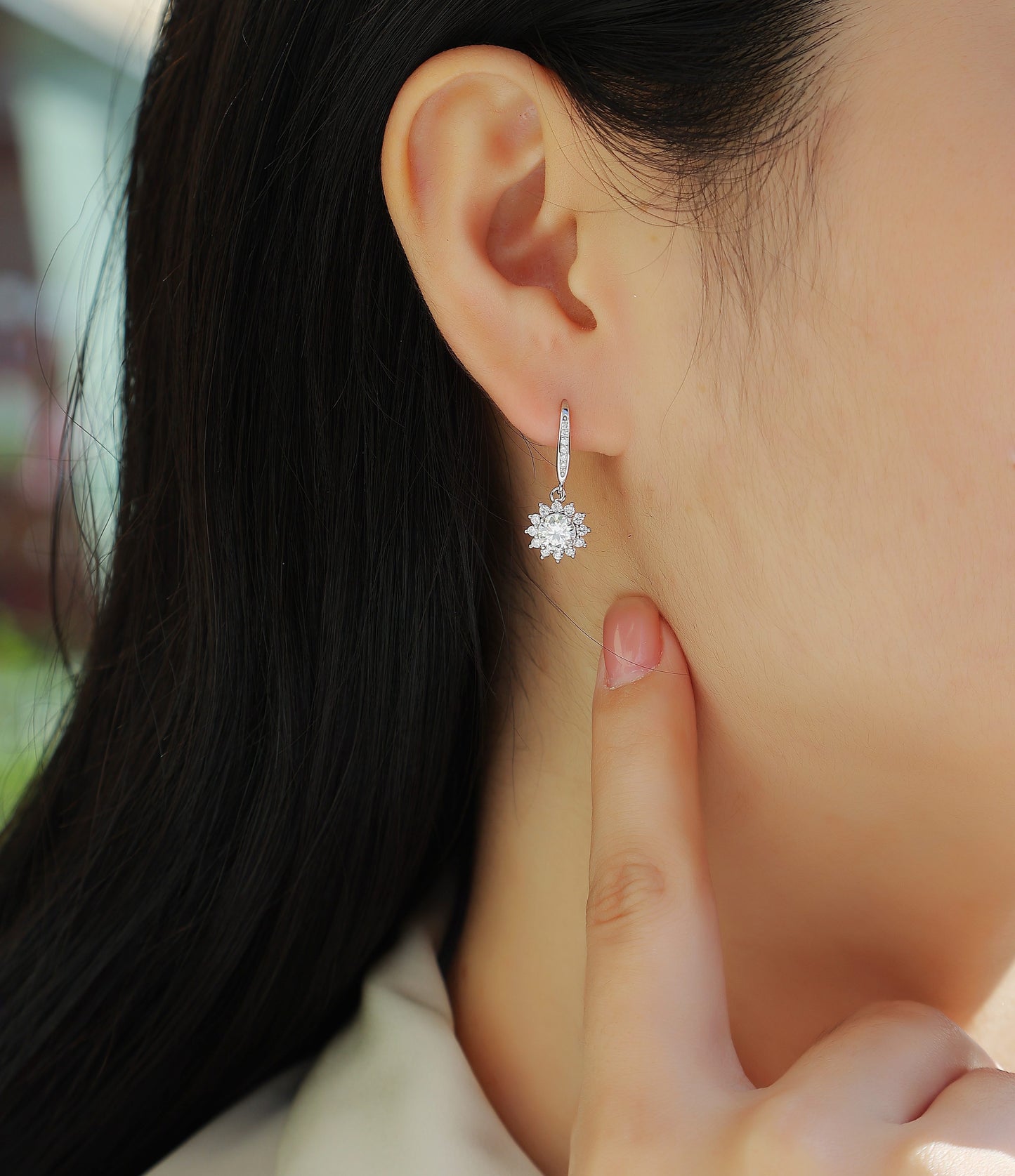Qingcheng - A Fashionable And Luxurious Diamond Jewelry Accessory Set With Half-carat Moissan Diamond S925 Sterling Silver And Platinum-plated Stud Earrings