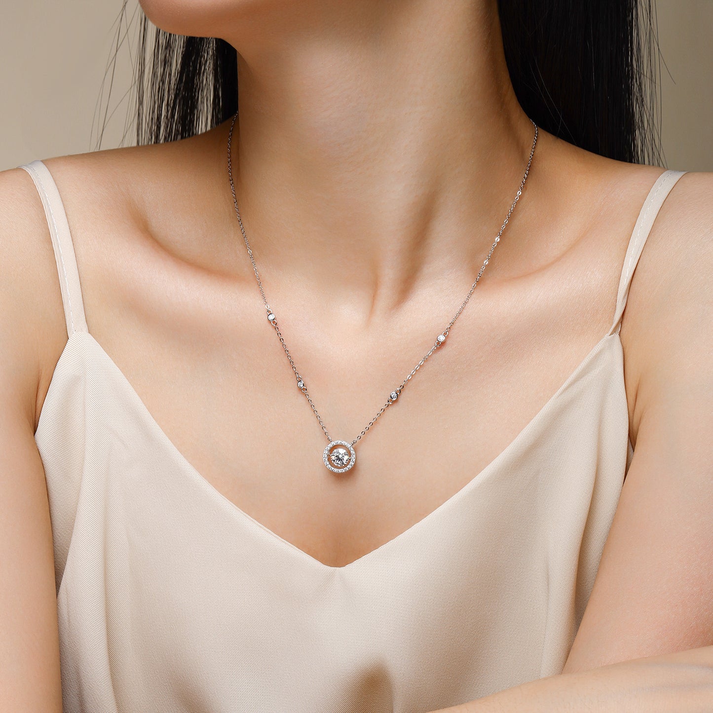 Mobius - A Fashionable And Luxurious Diamond Jewelry Piece Set With 1-carat Moissanite S925 Sterling Silver And Platinum-plated Pendant
