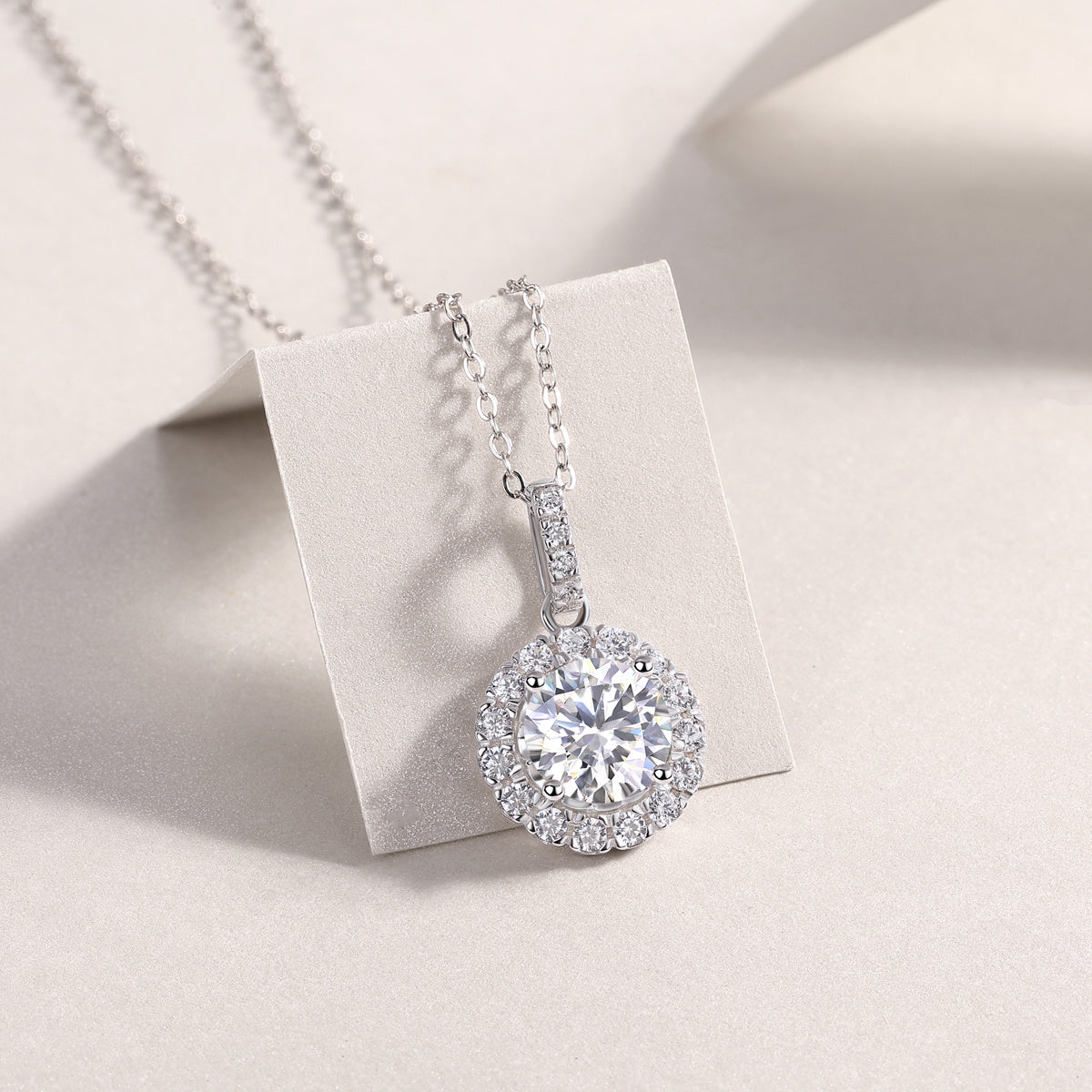 Dandelion - A Fashionable And Luxurious Diamond Jewelry Pendant Set With 2-carat Moissan Diamonds, S925 Sterling Silver And Platinum Plating