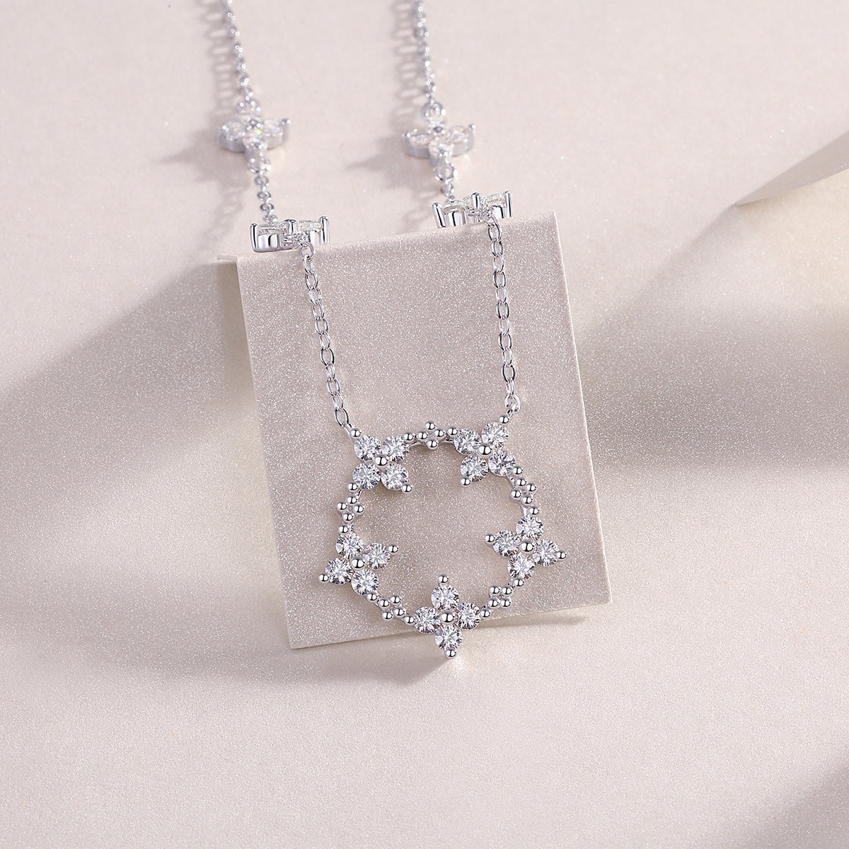 Iris - A Fashionable And Luxurious Diamond Jewelry Pendant Set With Moissanite S925 Sterling Silver And Platinum Plating