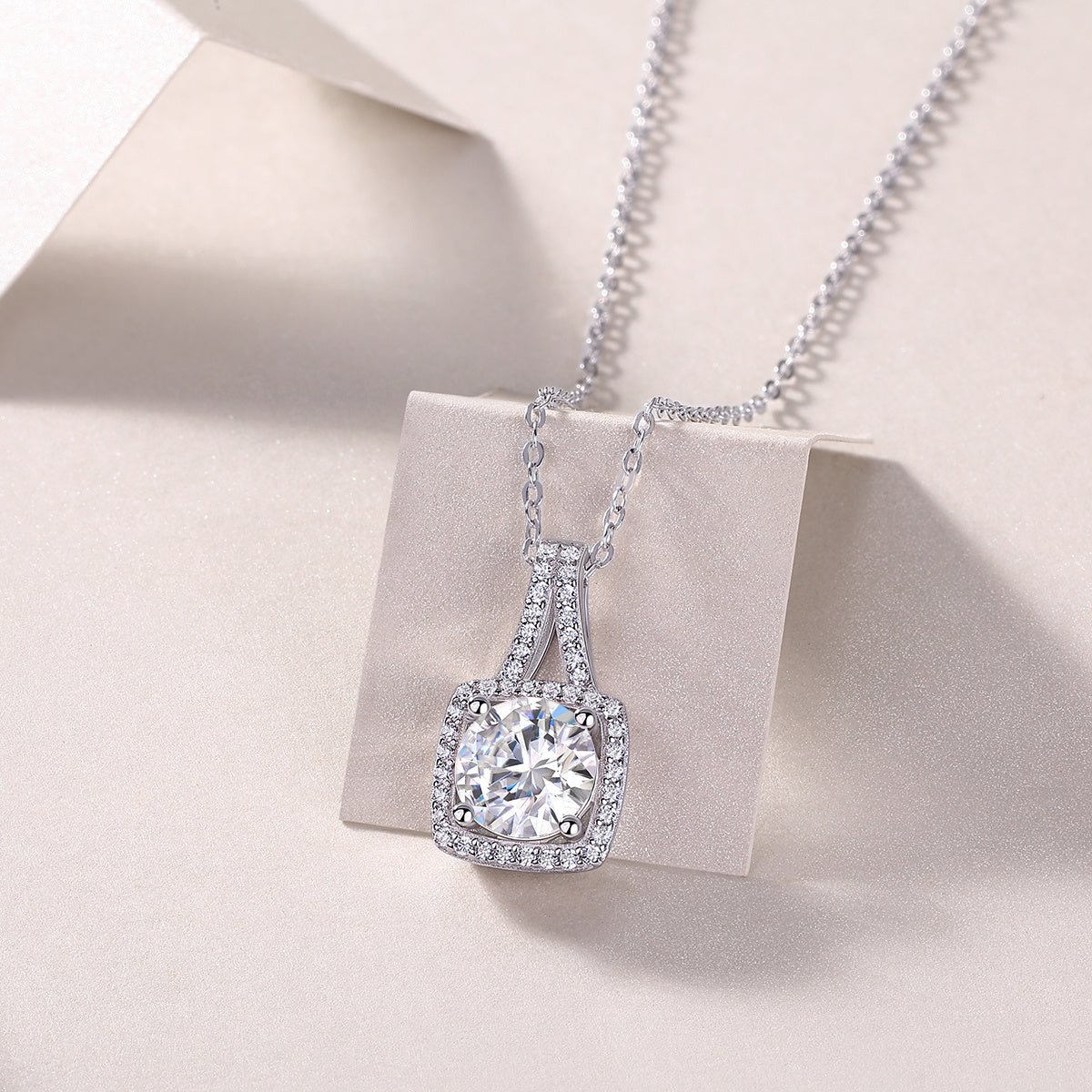 Small Square Diamond - A Fashionable And Luxurious Diamond Jewelry Piece Set With 2-carat Moissanite S925 Sterling Silver And Platinum-plated Pendant